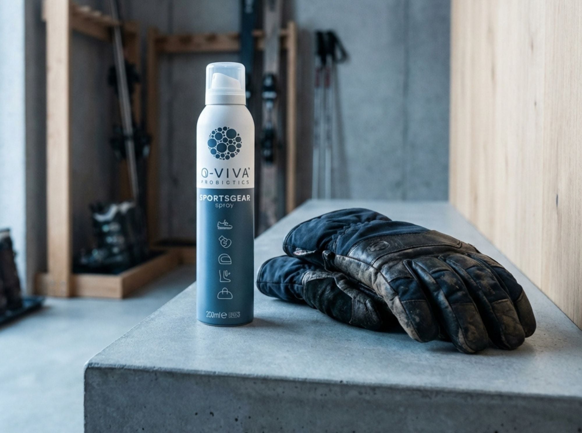 Q-Viva Sportsgear Spray met sporthandschoenen die vaak gebruikt worden en geuren kunnen vasthouden